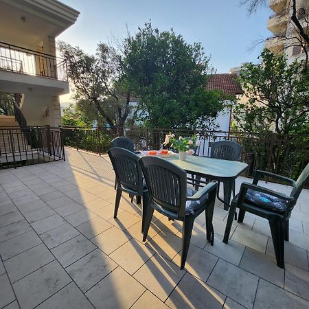 Bela Kuca Studio Apartments-Na Korak Do Mora-A Step To The Sea Рафаиловичи Экстерьер фото