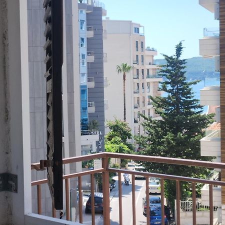 Bela Kuca Studio Apartments-Na Korak Do Mora-A Step To The Sea Рафаиловичи Экстерьер фото