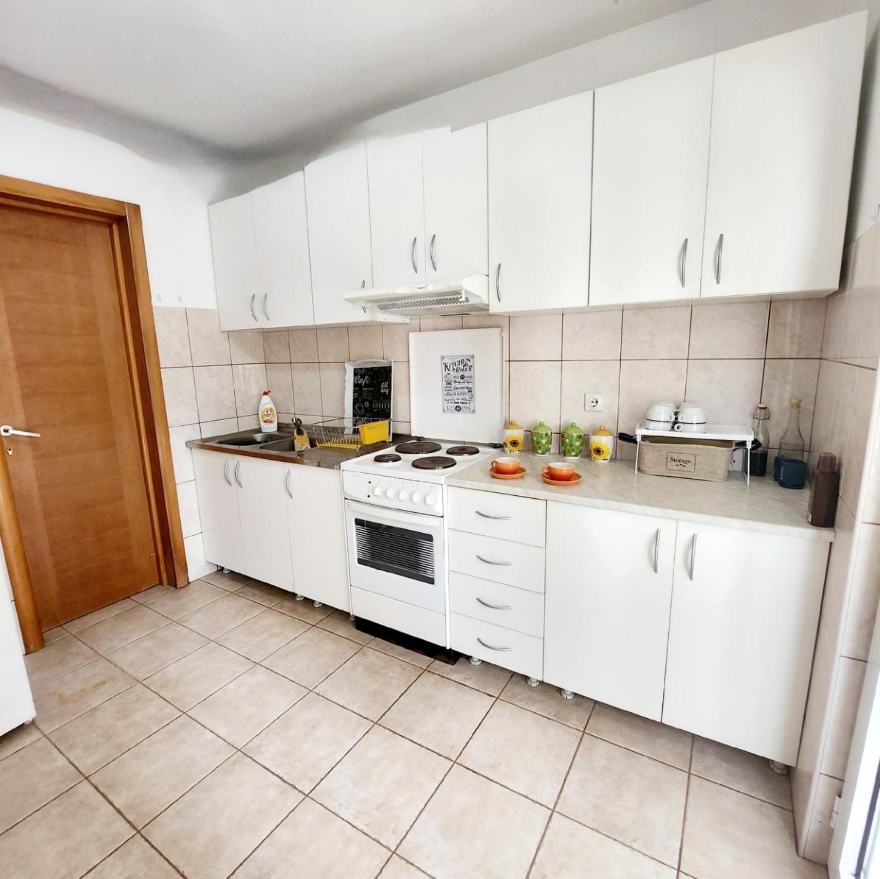 Bela Kuca Studio Apartments-Na Korak Do Mora-A Step To The Sea Рафаиловичи Экстерьер фото