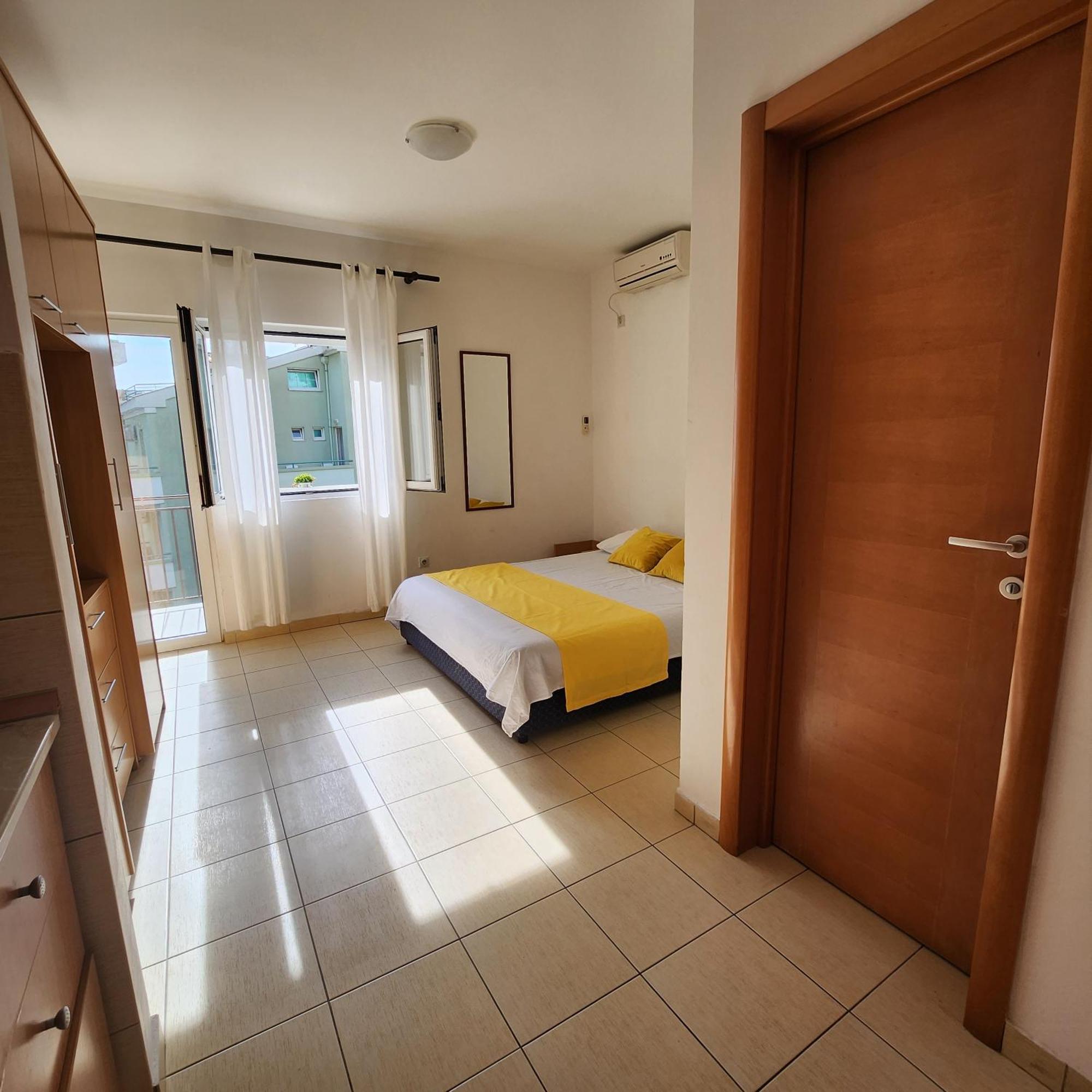 Bela Kuca Studio Apartments-Na Korak Do Mora-A Step To The Sea Рафаиловичи Экстерьер фото