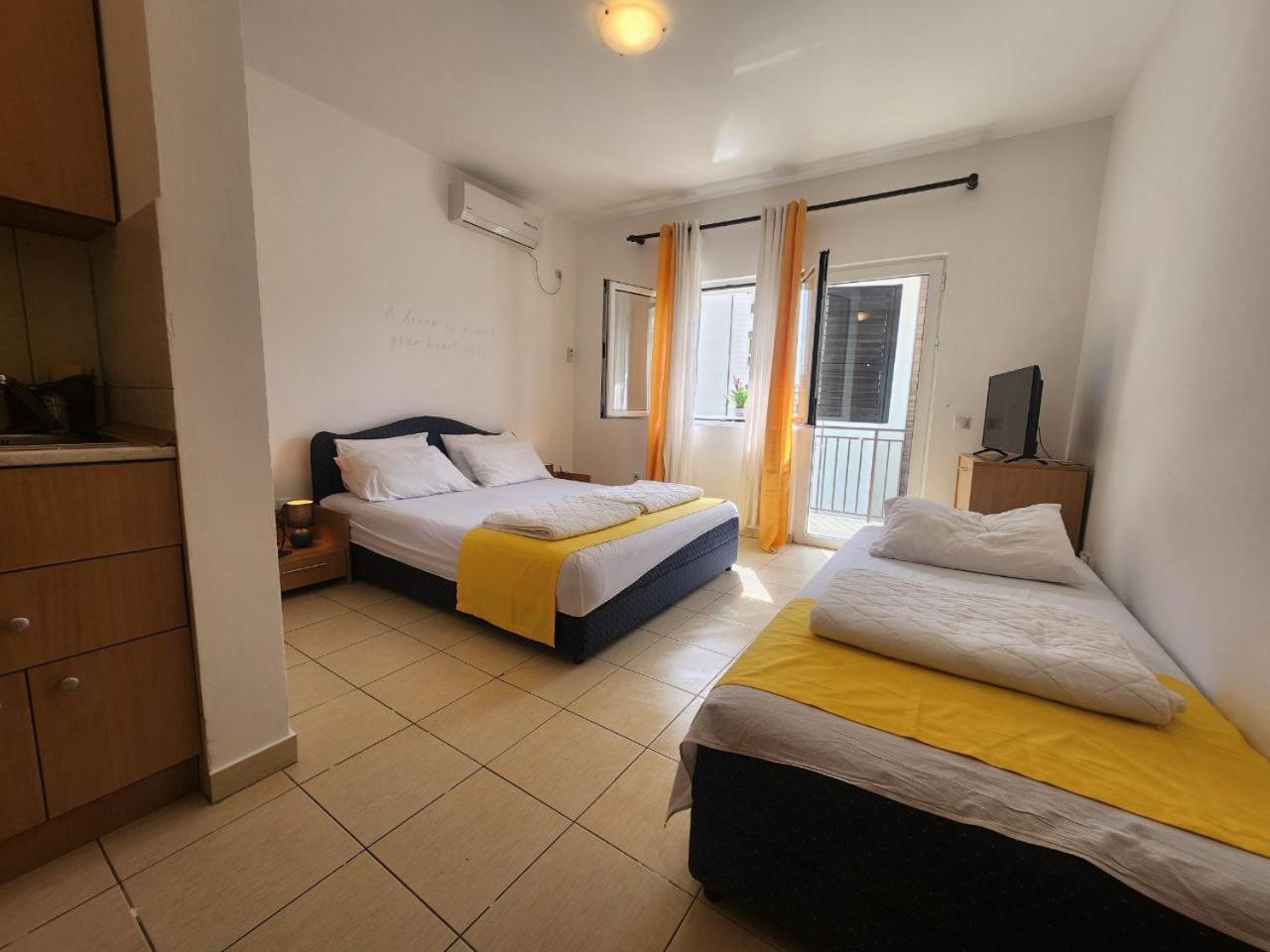 Bela Kuca Studio Apartments-Na Korak Do Mora-A Step To The Sea Рафаиловичи Экстерьер фото