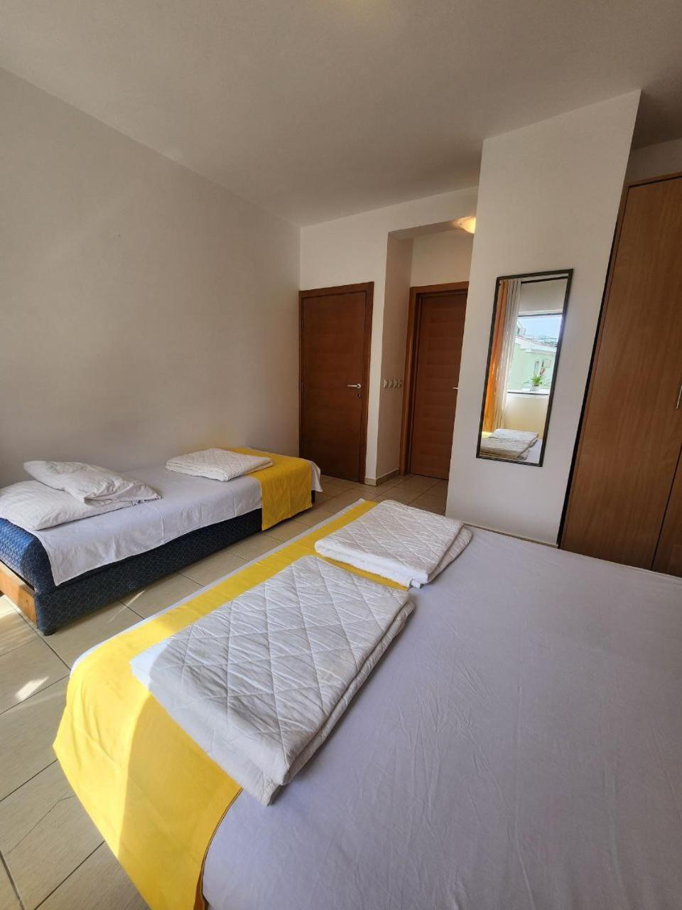 Bela Kuca Studio Apartments-Na Korak Do Mora-A Step To The Sea Рафаиловичи Экстерьер фото
