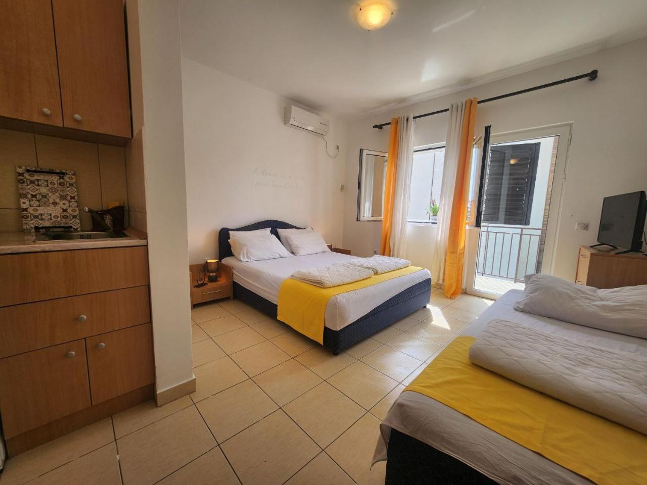 Bela Kuca Studio Apartments-Na Korak Do Mora-A Step To The Sea Рафаиловичи Экстерьер фото