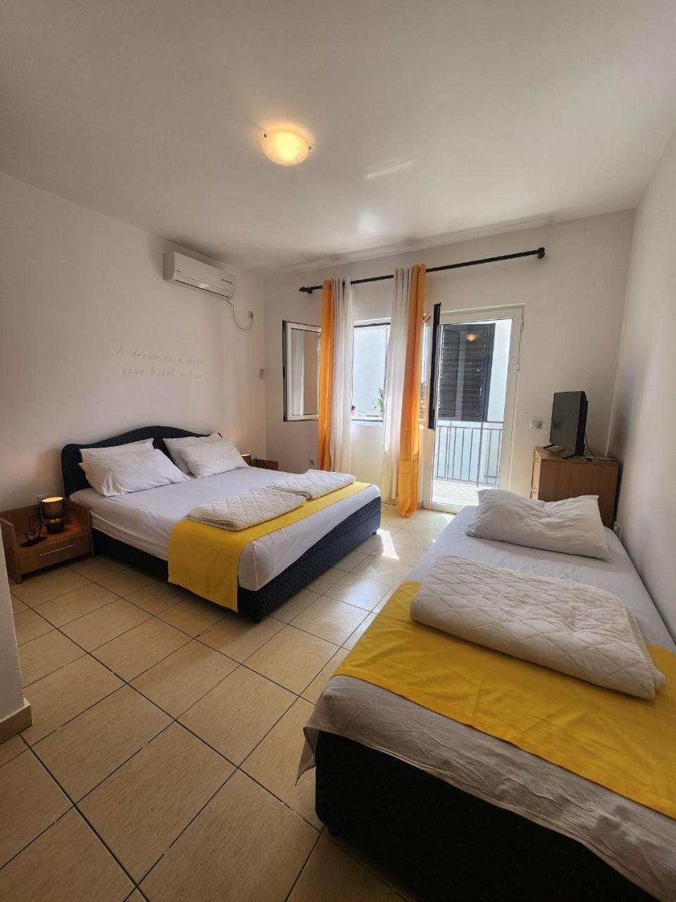 Bela Kuca Studio Apartments-Na Korak Do Mora-A Step To The Sea Рафаиловичи Экстерьер фото